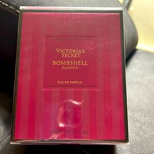 Sealed Victoria’s Secret - Bombshell Passion 1.7oz NIB - Eau De Parfum